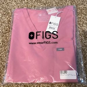 Women’s FIGS - color: chalk pink - size large - Catarina one pocket scrub top
